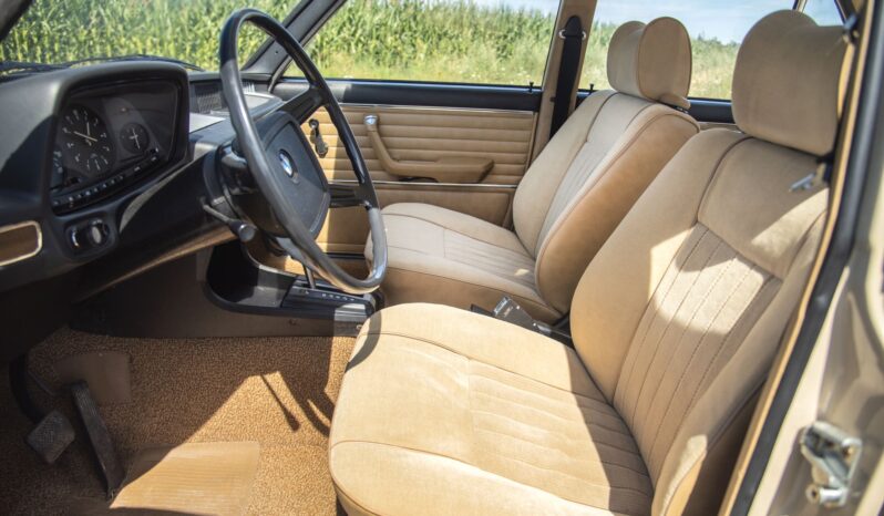 1975  Limuzína BMW 5 Series full