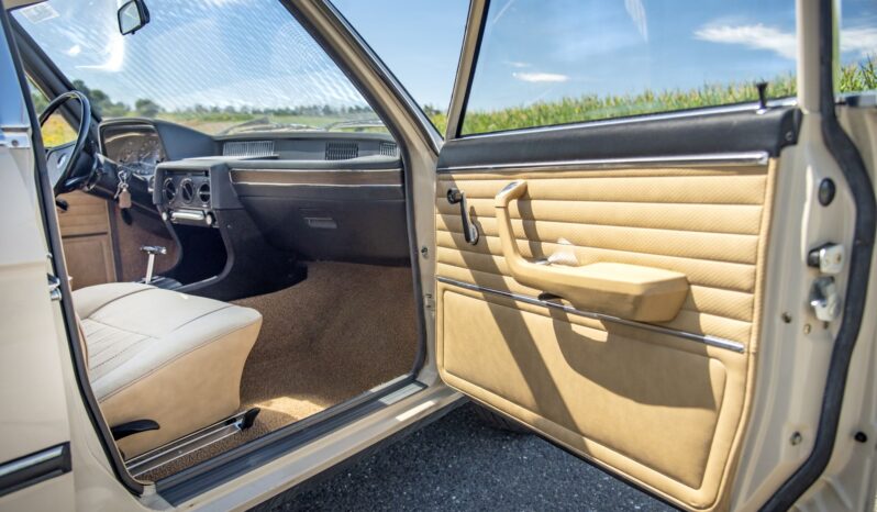 1975  Limuzína BMW 5 Series full