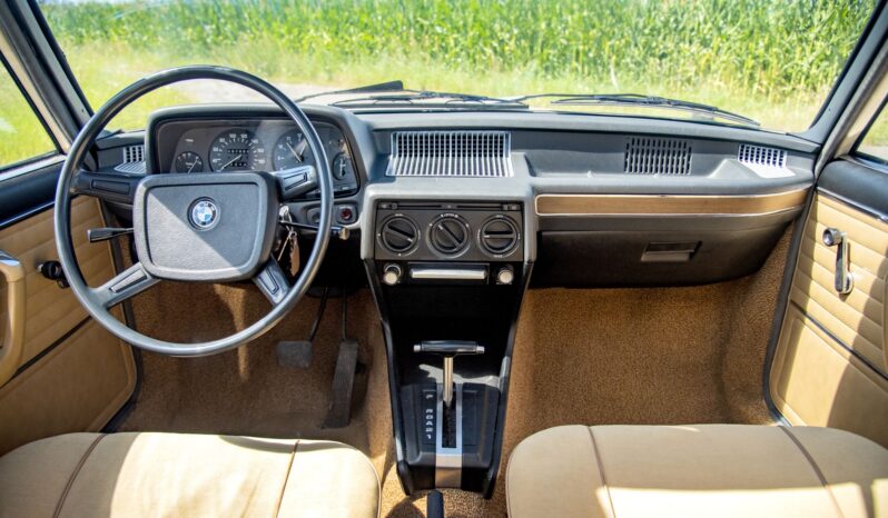 1975  Limuzína BMW 5 Series full