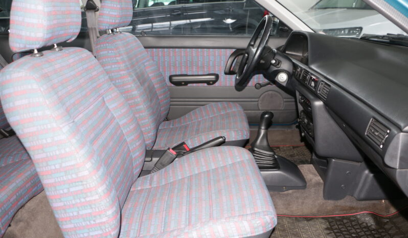 1991  Hatchback Mazda 323 full