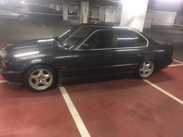 1991  Limuzína BMW M5 full