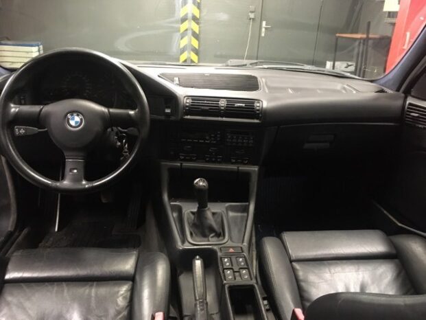 1991  Limuzína BMW M5 full