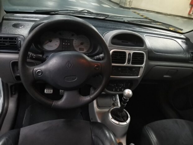 2001  Hatchback Renault Clio full