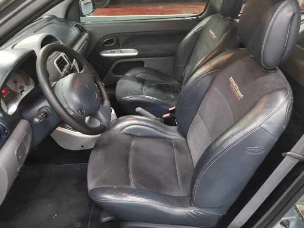 2001  Hatchback Renault Clio full