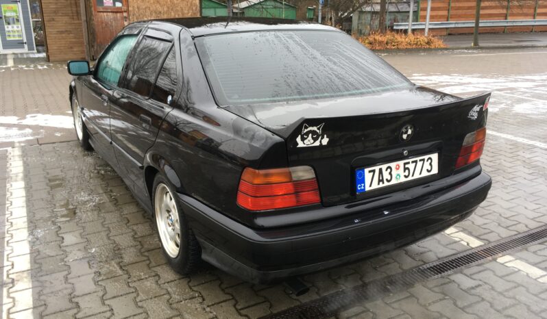 1995  Limuzína BMW 320i full
