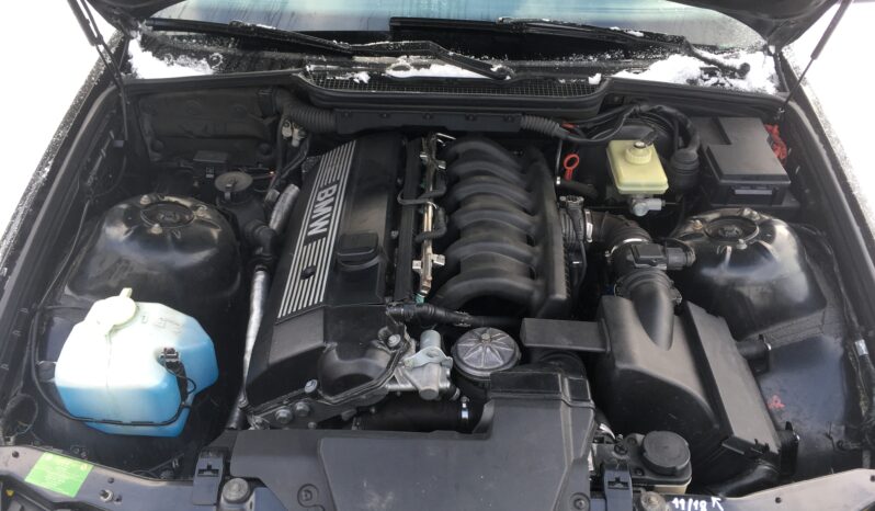1995  Limuzína BMW 320i full