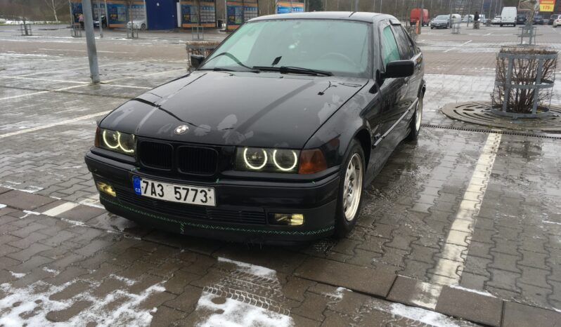 1995  Limuzína BMW 320i full