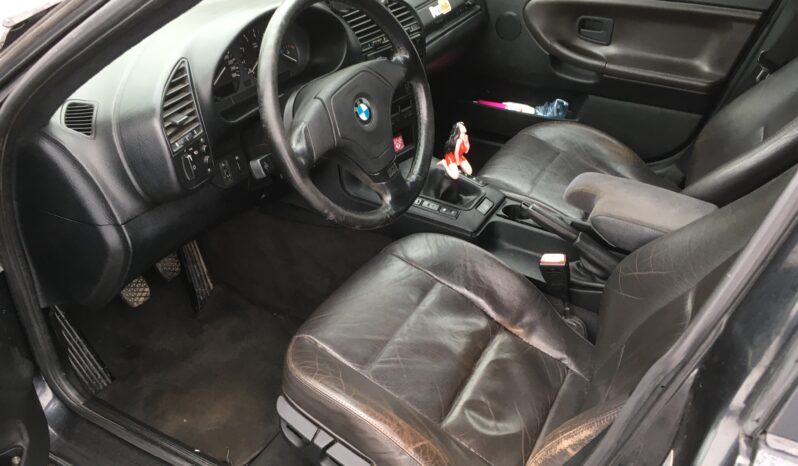 1995  Limuzína BMW 320i full