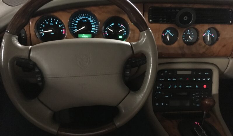 2002  Kupé Jaguar XK8 full