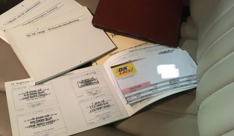 2002  Kupé Jaguar XK8 full