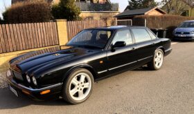 2001  Limuzína Jaguar XJR