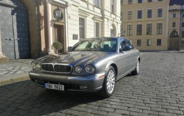 2003  Limuzína Jaguar XJ8